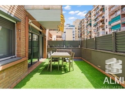 Piso con terraza de 36m y plaza de aparcamiento en venta en Barcelona