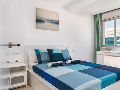Piso de tres habitaciones con vistas al mar en la Barceloneta en Barcelona