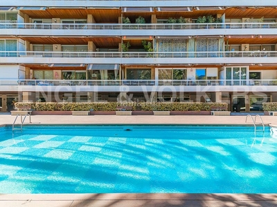 Piso elegante con piscina y parking en Pedralbes en Barcelona