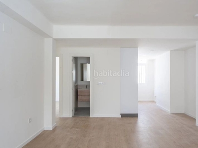 Piso en av. virgen de la esperanza 7 piso con 3 habitaciones con calefacción y aire acondicionado en Sevilla