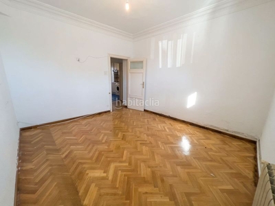 Piso en avenida de los toreros 51 piso en venta de 3 dormitorios en avenida de los toreros en Madrid