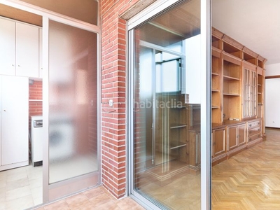 Piso en calle del golfo de salónica 49 piso con 3 habitaciones con parking y aire acondicionado en Madrid