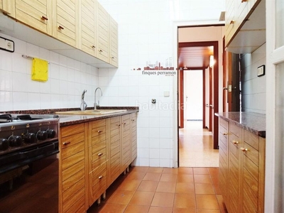 Piso en venta , con 70 m2, 3 habitaciones y 1 baños y ascensor. en Barcelona