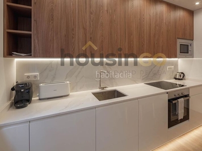 Piso en venta , con 91 m2, 2 habitaciones y 2 baños, ascensor, amueblado, aire acondicionado y calefacción individual gas natural. en Madrid