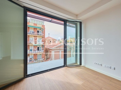 Piso estupendo piso de obra nueva de 3 habitaciones con terraza en gracia. en Barcelona