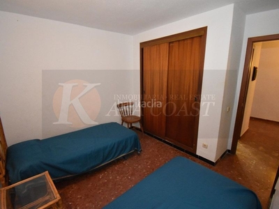Piso gran piso de 4 dormitorios en venta en 1ª línea de Playa de los Boliches, . en Fuengirola