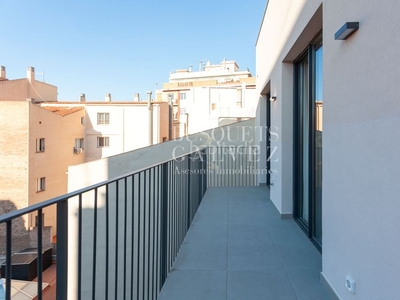 Piso luminoso ático de obra nueva con terraza en Putget - Farró Barcelona