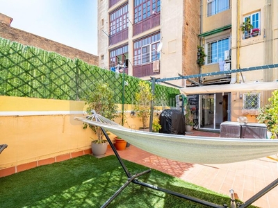 Piso muy soleado con terraza de 50m² en finca regia en Barcelona