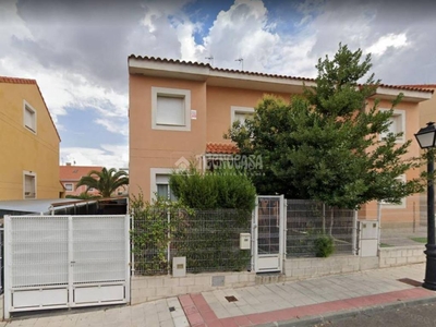 Venta Casa pareada Olías del Rey. Muy buen estado plaza de aparcamiento calefacción individual 200 m²