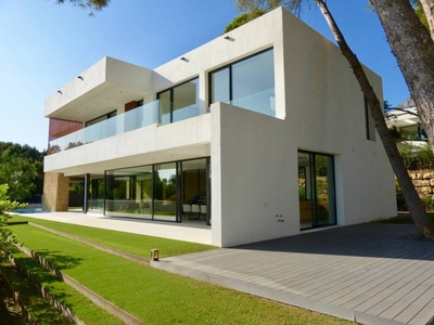 Venta Casa unifamiliar en Urbanización Costa Nagüeles Marbella. Nueva plaza de aparcamiento con terraza calefacción individual 1953 m²