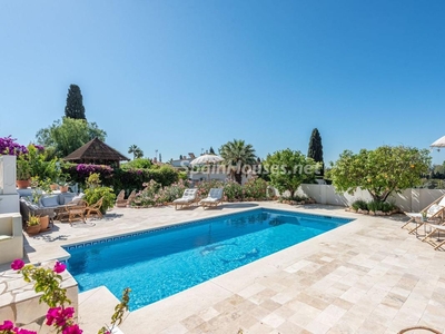 Villa en venta en Elviria, Marbella