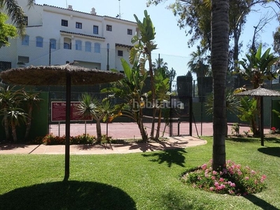 Apartamento con 2 habitaciones amueblado con parking, piscina, aire acondicionado y vistas al mar en Marbella