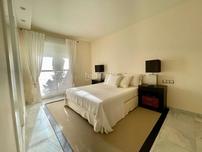 Apartamento con 2 habitaciones amueblado con parking, piscina y aire acondicionado en Marbella
