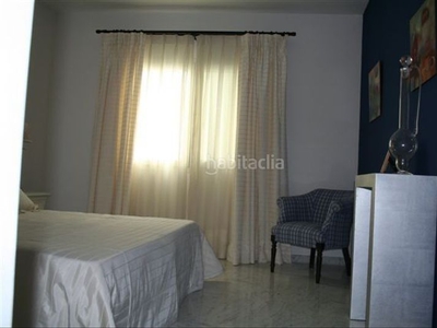 Apartamento con 3 habitaciones con ascensor, parking, piscina, aire acondicionado y vistas al mar en Marbella
