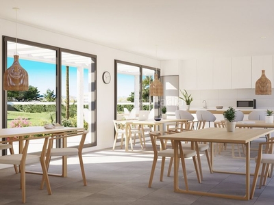 Apartamento fantástico apartamento de obra nueva en aranya , la resina golf, en Estepona