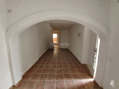 Casa adosada con 2 habitaciones y terraza en Palma de Gandía