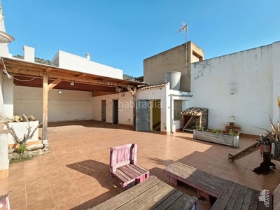 Casa adosada con 3 habitaciones y terraza en Palma de Gandía