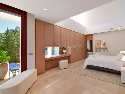 Casa con 7 habitaciones con parking, piscina, calefacción, aire acondicionado y jardín en Marbella