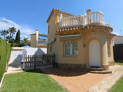 CHALET CON PISCINA PRIVADA EN OLIVA NOVA