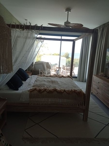 Chalet villa aislada de 5 dormitorios en cabopino en Marbella