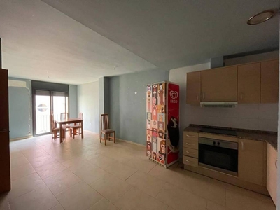 Venta Piso Tarragona. Piso de dos habitaciones en Calle GENERAL CONTRERAS. A reformar segunda planta con balcón