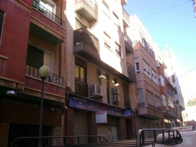 Venta Piso Villena. Piso de tres habitaciones en Calle Juan Chaumel 3. Buen estado segunda planta con balcón