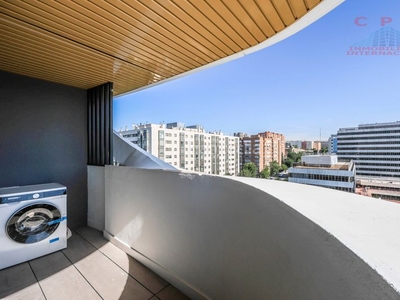 Alquiler piso estupendo y luminoso piso de 90 m2, 2 habitaciones y terraza, próximo al metro sainz de baranda en Madrid
