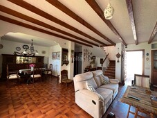 Alquiler casa adosada con 3 habitaciones amueblada con parking, piscina, calefacción, jardín y vistas al mar en Caleta de Velez