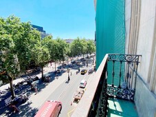 Alquiler piso excelente piso con balcón en las ramblas en alquiler temporal en Barcelona