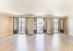 Alquiler piso en alquiler reformado de tres habitaciones en rambla catalunya en Barcelona