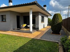 Casa en venta en urbanització vallcanera en Sils