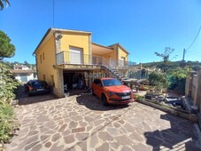 Chalet con 6 habitaciones con parking y piscina en Tordera