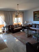 Piso amplísimo piso de 4 dormitorios frontal al mar en Fuengirola