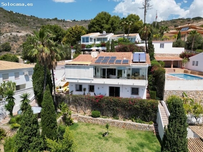 VENTA EXCLUSIVA - VILLA CON ESPECTACULARES VISTAS AL MAR Y A LA BAHIA DE LA HERRADURA