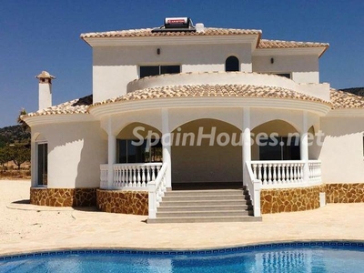 Villa en venta en Pinoso