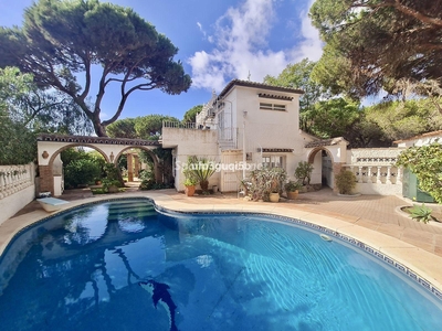 Villa independiente en venta en Las Chapas-El Rosario, Marbella