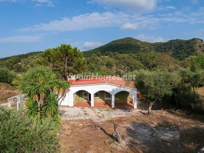 Villa independiente en venta en Monda