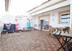 APARTMENT IN RESIDENTIAL WITH POOL FOR SALE. REF 639