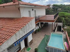 Casa con 6 habitaciones con piscina, calefacción y vistas al mar en Argentona