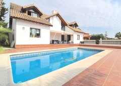 Casa villa en costalita a 100 metros de la playa en Estepona