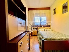 Piso con 3 habitaciones amueblado con calefacción y aire acondicionado en Leganés