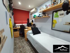 Piso en carrer vint-i-dos 19 piso con 3 habitaciones con calefacción y aire acondicionado en Tarragona