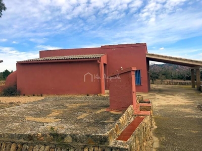 Casa con terreno en el Perelló