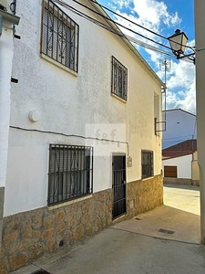 Casa con terreno en Oliva de Plasencia