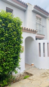 Casa adosada en venta en Nueva Atalaya, Estepona