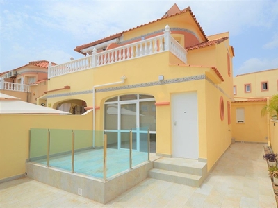 Chalet en venta en Orihuela Costa