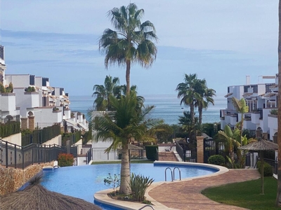 La Mata-Torrevieja : Bonita casa, con garaje; 3 dormitorios; a 5 minutos andando a la playa