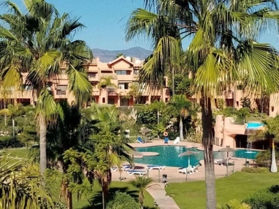 Piso ático en venta en La Concha-Resina Golf, Estepona