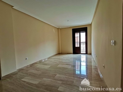 Piso en venta en Linares