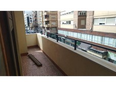 Venta Piso Elda. Piso de cuatro habitaciones en Avenida CHAPI. A reformar primera planta con balcón